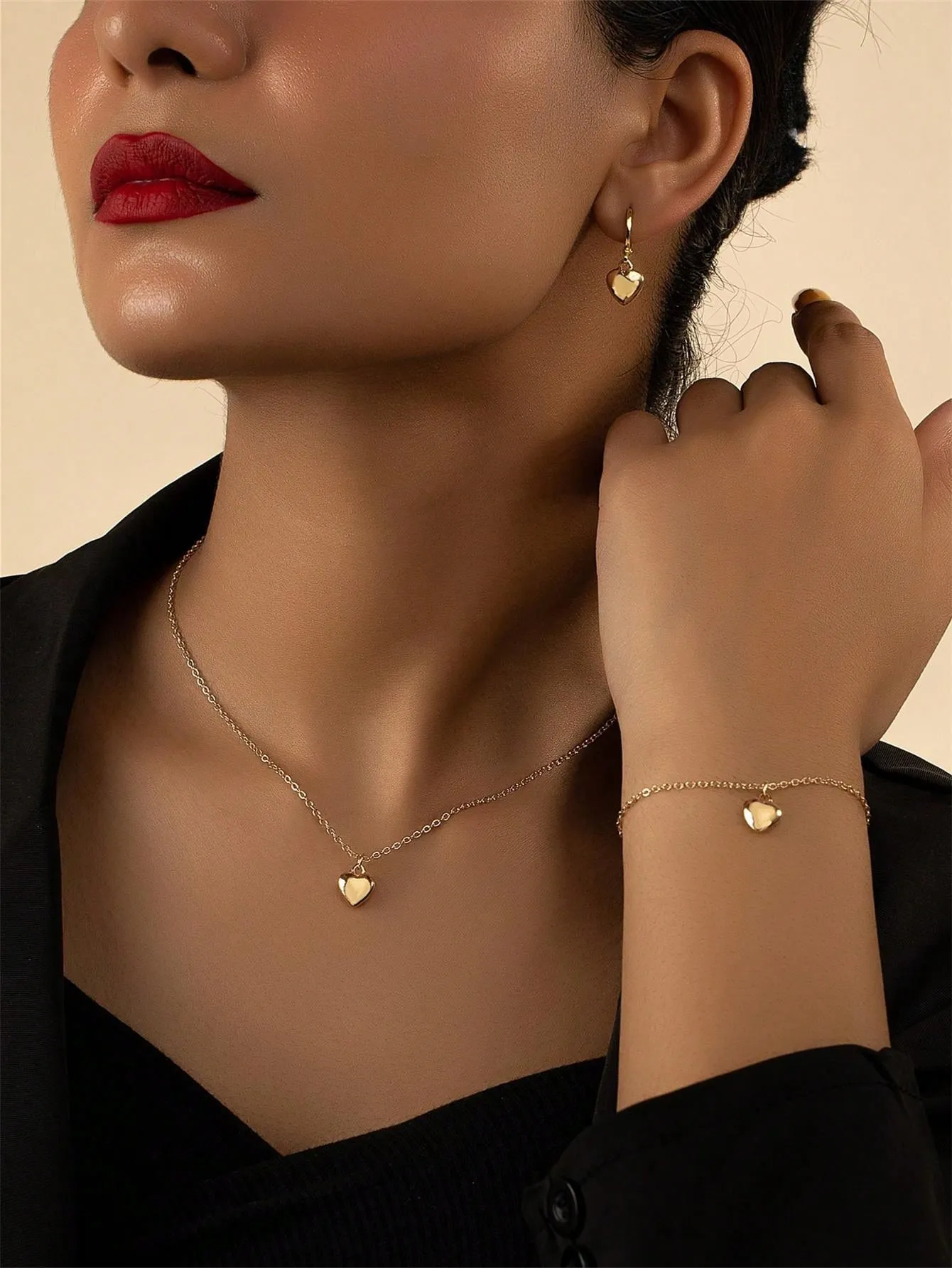 4pcs/set Heart Jewelry Set With Simple Heart Shaped Pendant Necklace & Bracelet & Huggie Earrings With Dainty Hollow Chain Adjustable Set For Girls & Women Birthday Gift