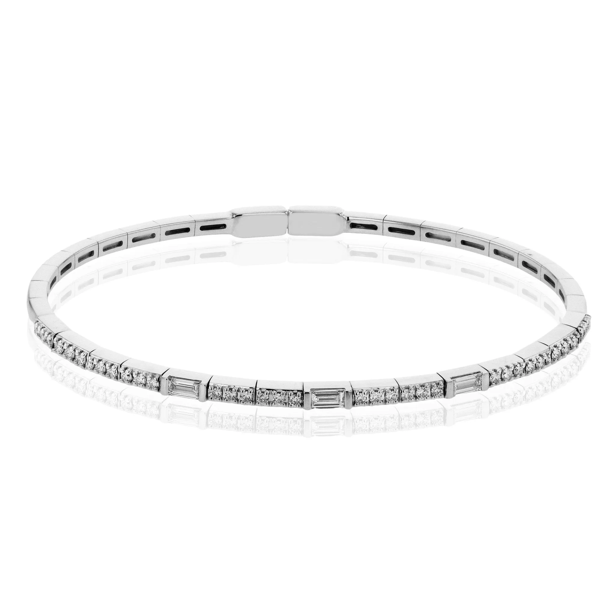Bangle in 18k Gold with Diamonds