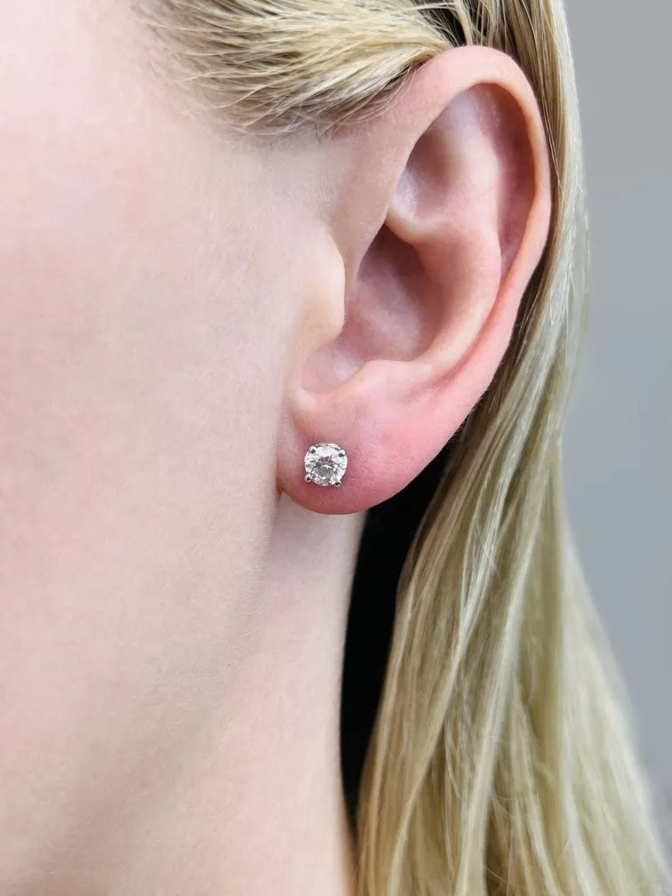Beautiful Tulip Lab-Grown Diamond Stud Earrings with 0.76 ct.(finished) 4.6mm