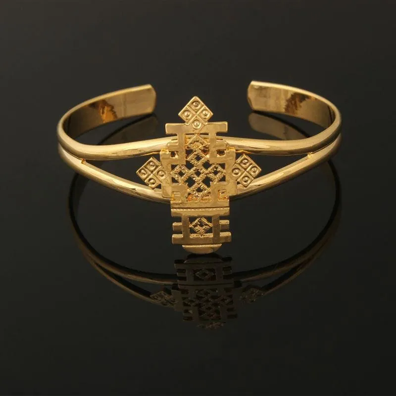 Bela Cross Bangle