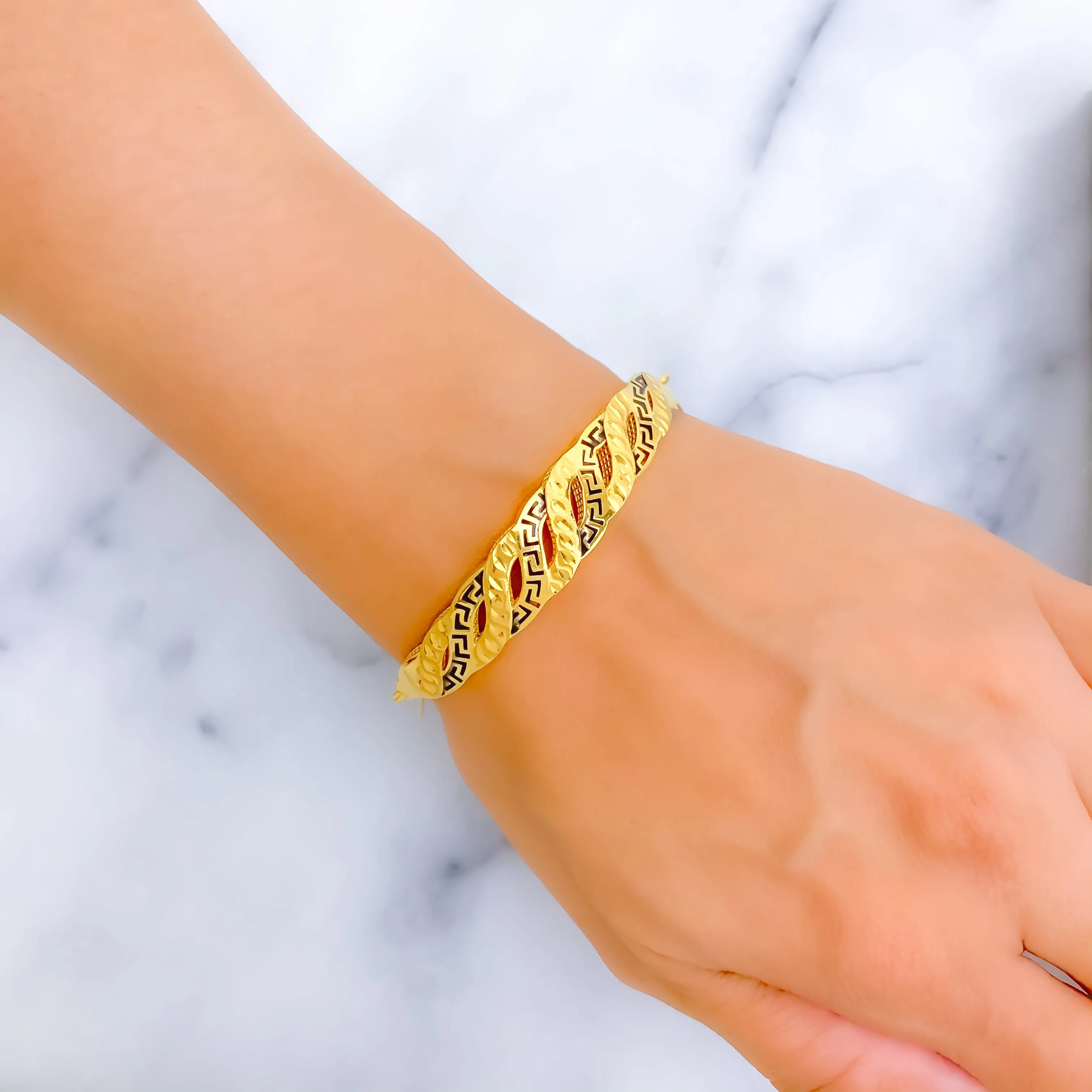 Captivating Alternating Curve 21K Gold Flexi Bangle Bracelet