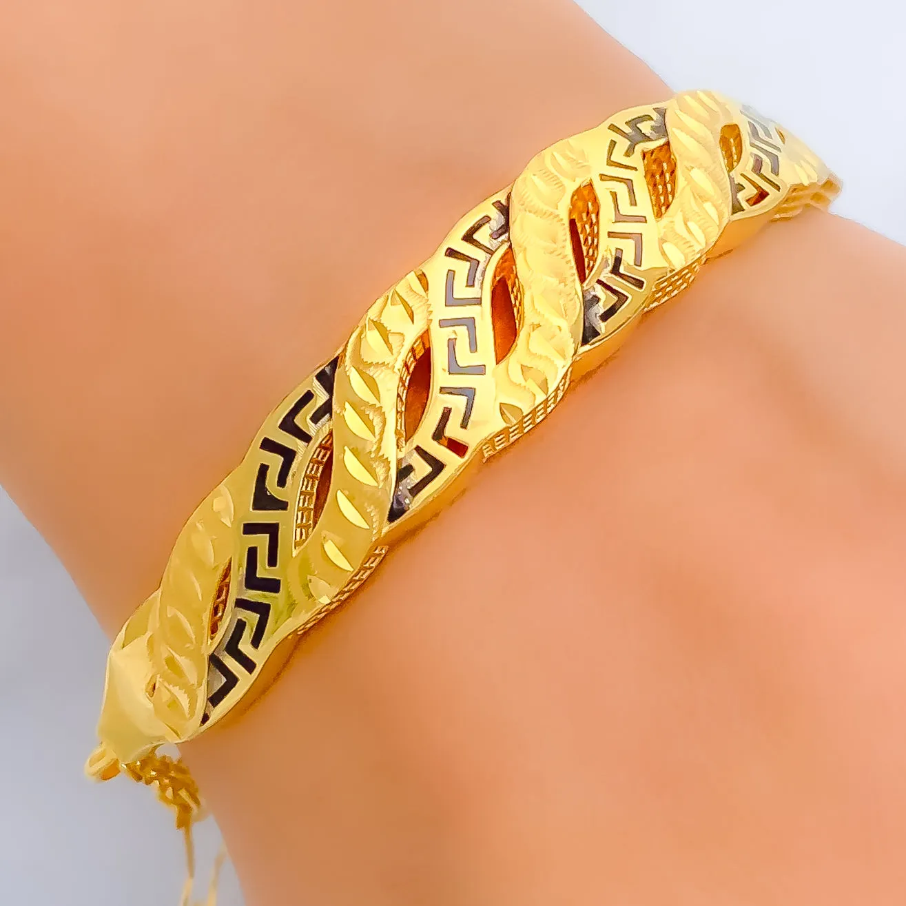 Captivating Alternating Curve 21K Gold Flexi Bangle Bracelet