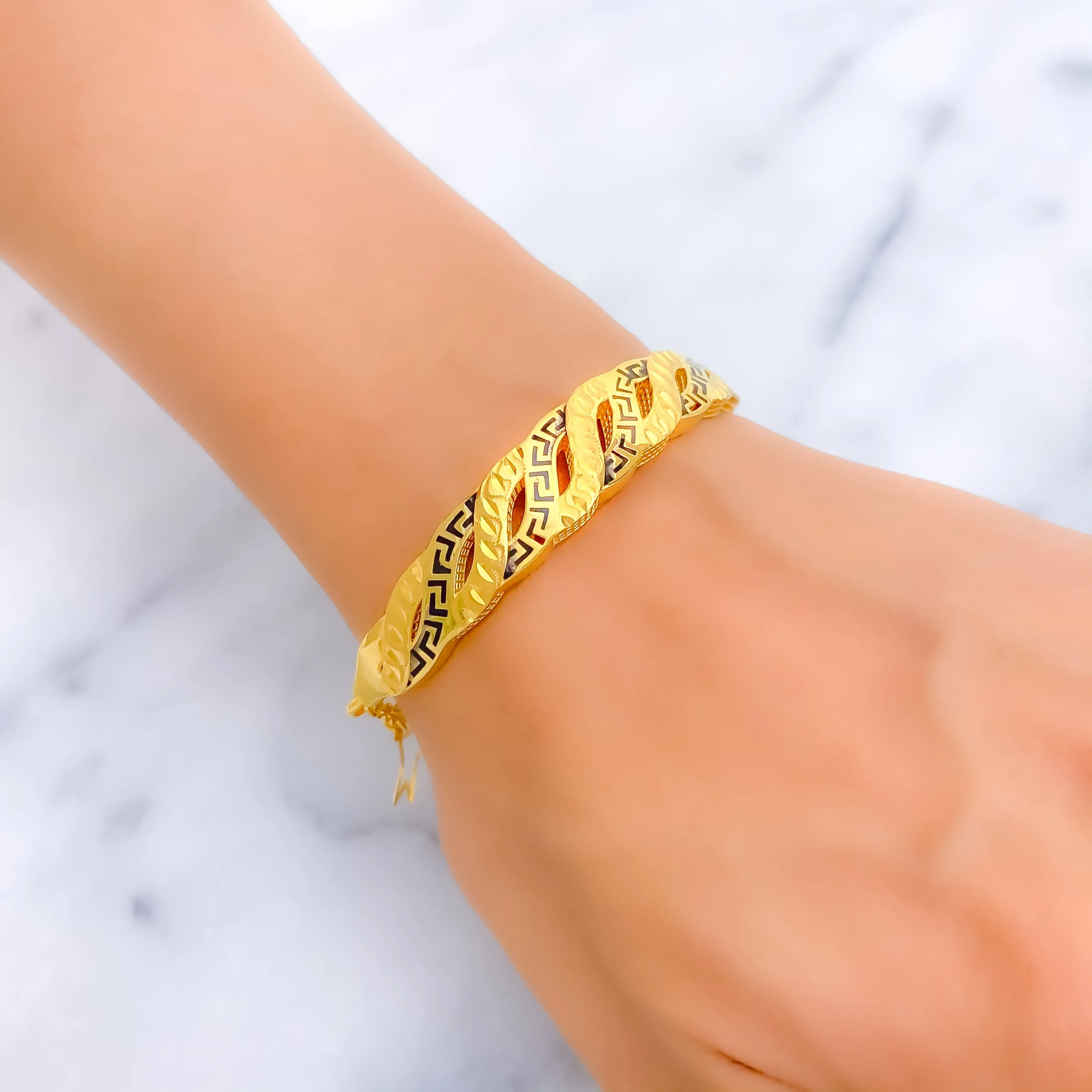 Captivating Alternating Curve 21K Gold Flexi Bangle Bracelet