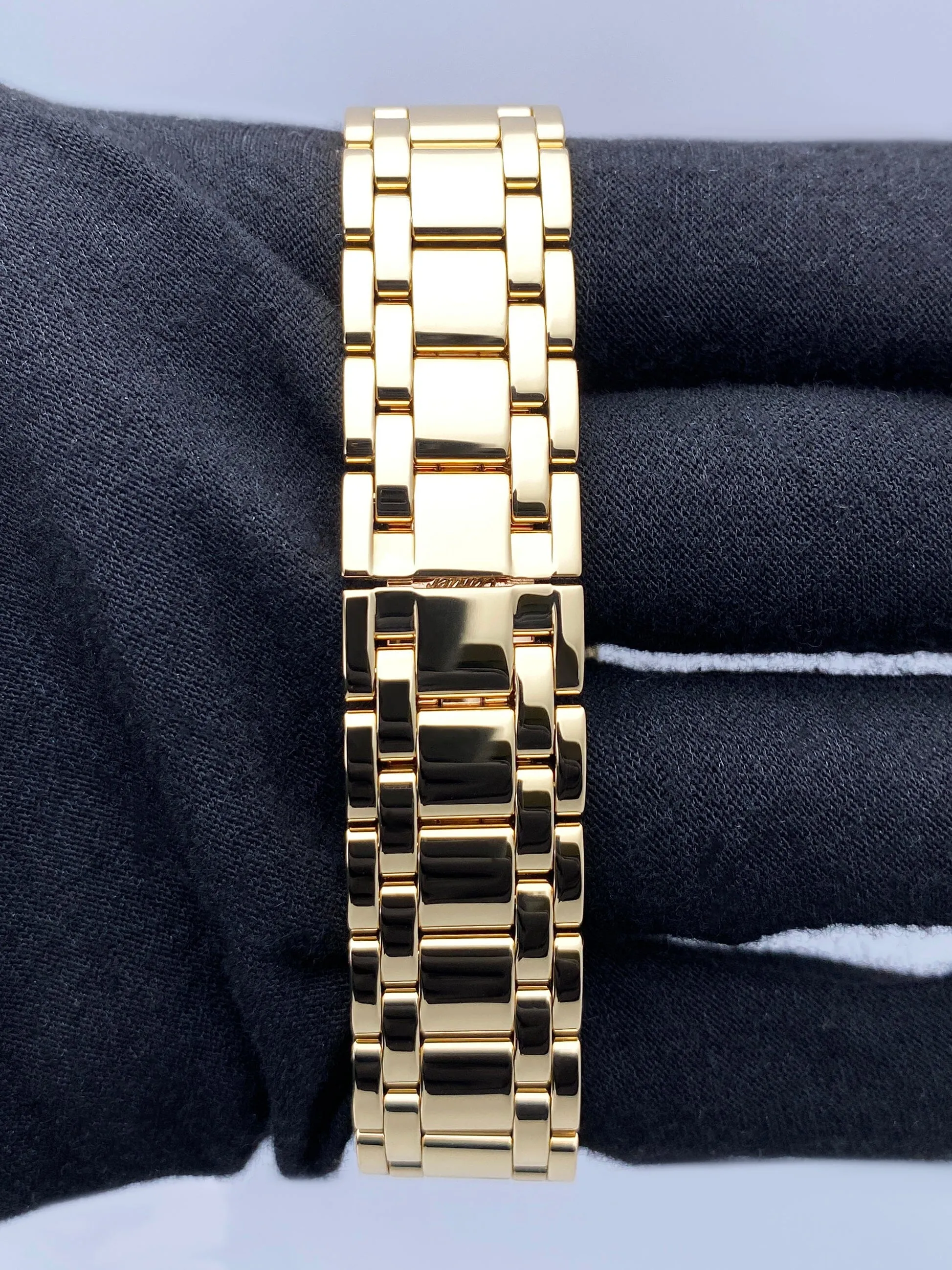 Cartier Tank Americaine W26035K2 18K Yellow Gold Watch