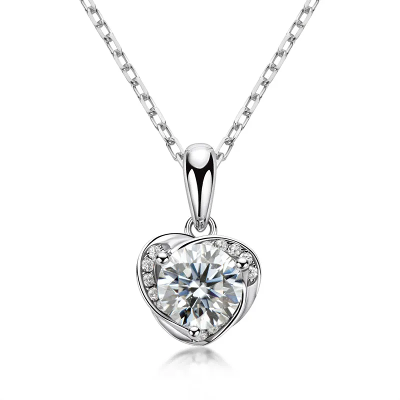 Classic Brilliant Round Moissanite Heart-shaped Pendant Necklace