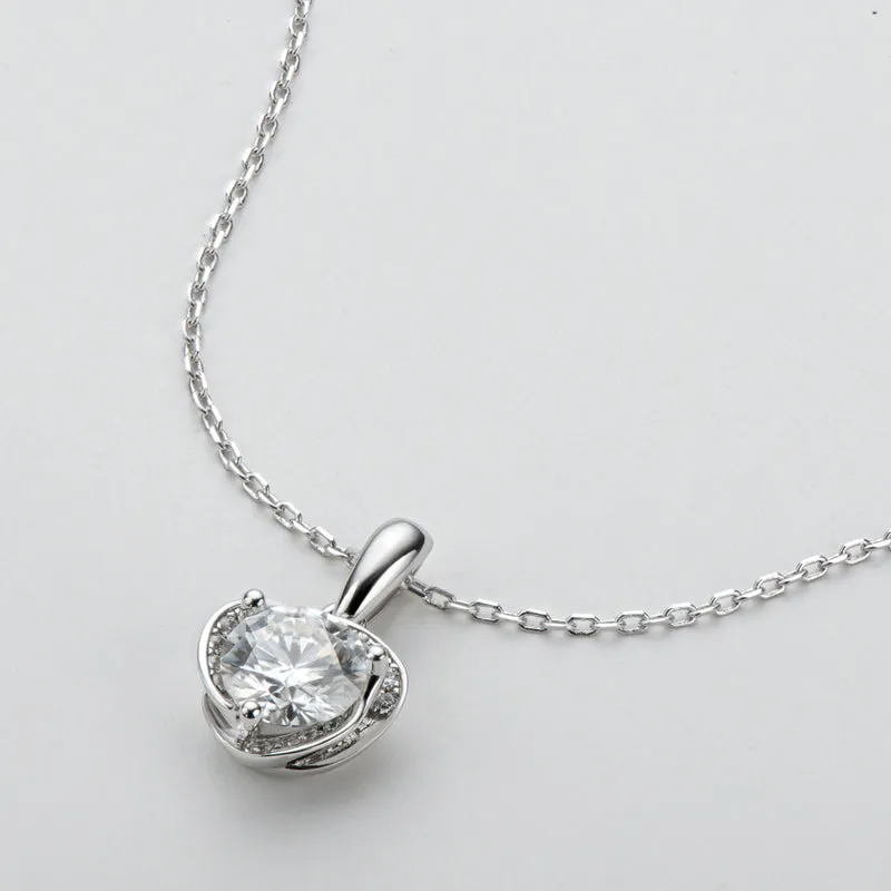 Classic Brilliant Round Moissanite Heart-shaped Pendant Necklace
