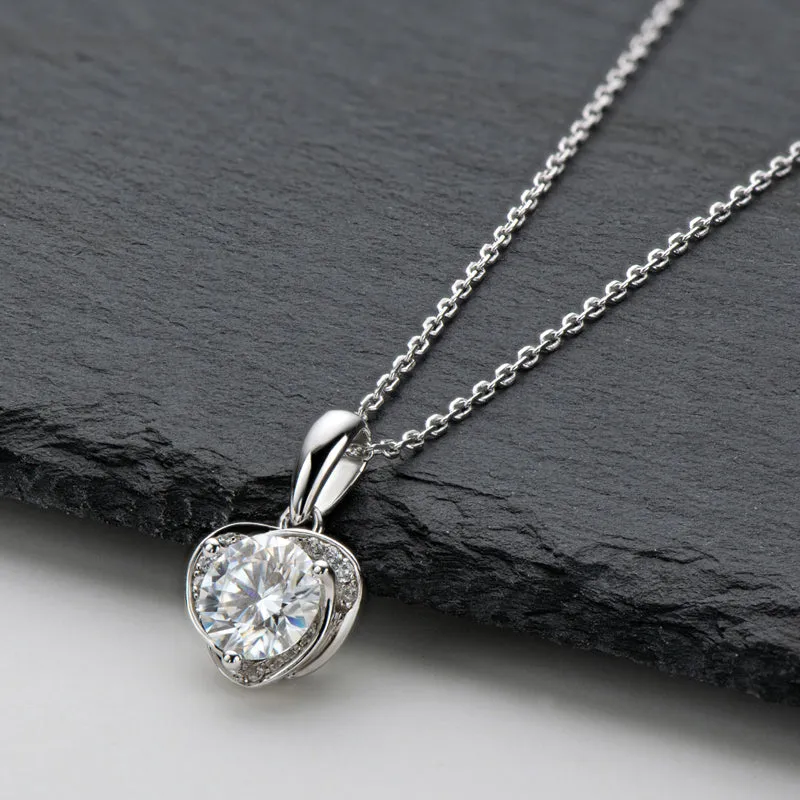 Classic Brilliant Round Moissanite Heart-shaped Pendant Necklace