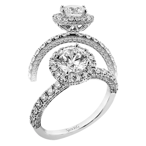 Engagement Ring in 18k Gold with Diamonds