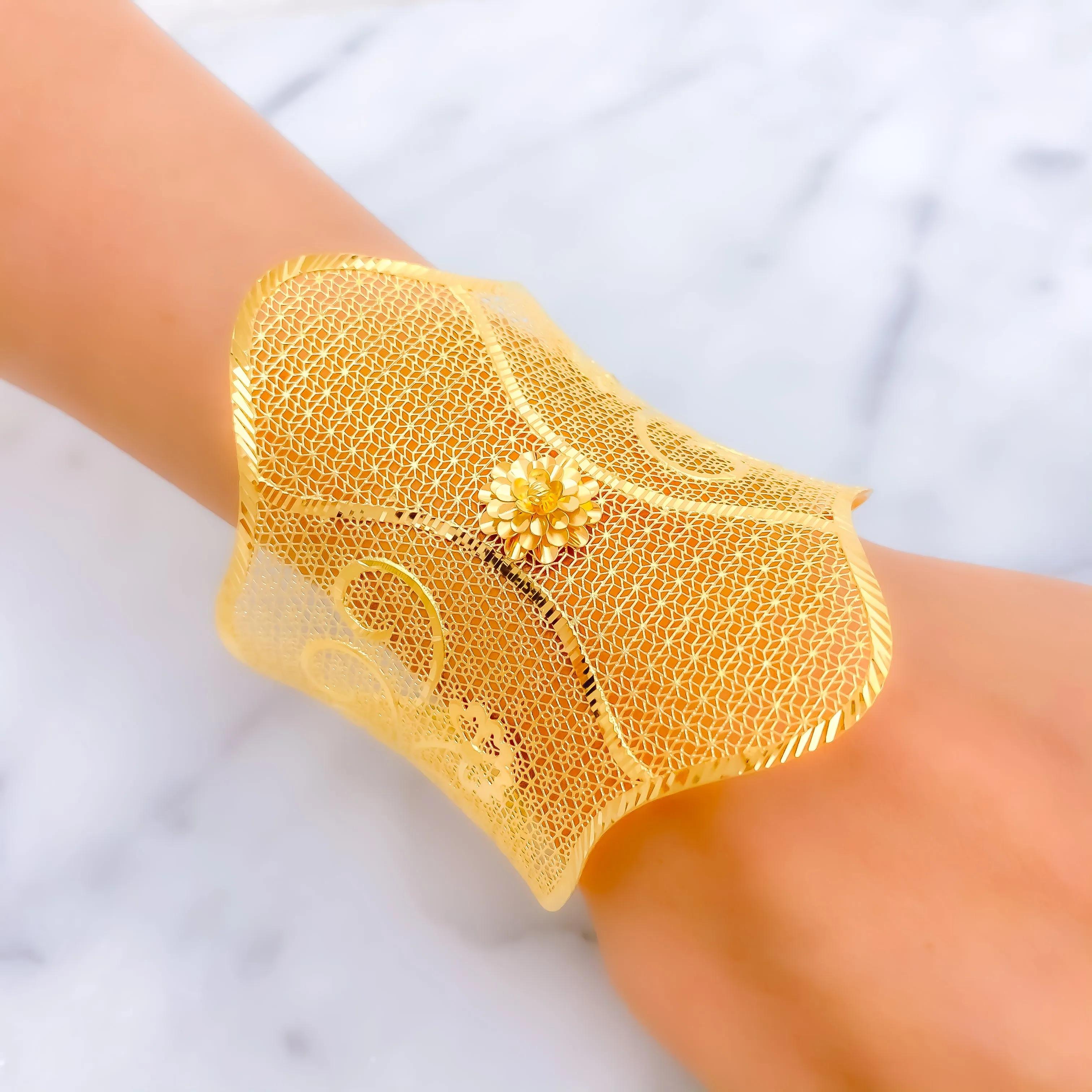 Exquisite Charming 21K Gold Bangle Bracelet