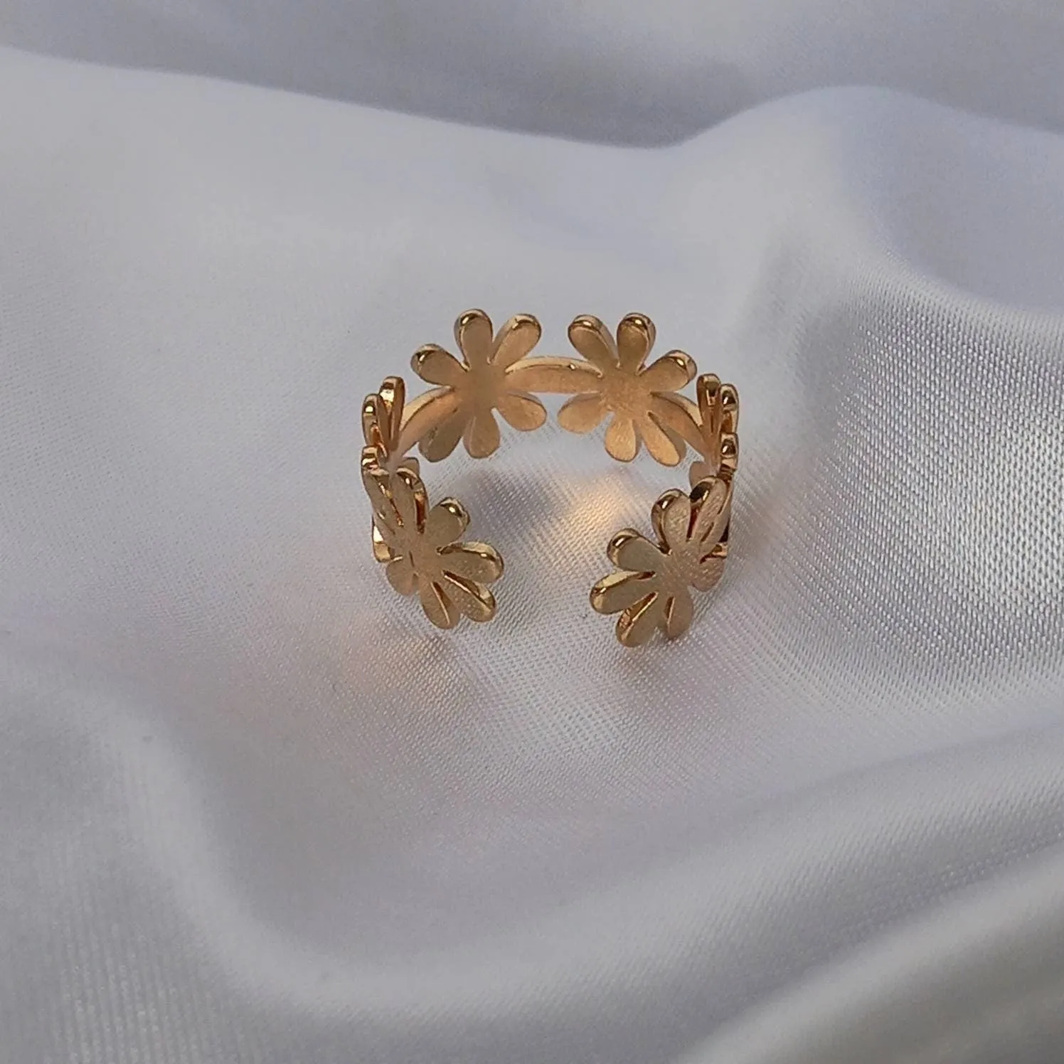 Gold Flower Rings - Gold Flower Jewellery In The UK,Floral Rings,Floral Jewellery,Gold Adjustable Ring In The UK,Daisy Rings,Daisy Jewellery