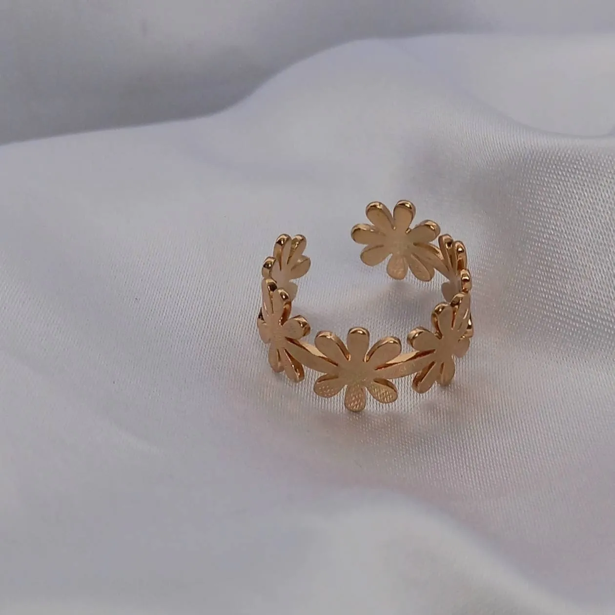 Gold Flower Rings - Gold Flower Jewellery In The UK,Floral Rings,Floral Jewellery,Gold Adjustable Ring In The UK,Daisy Rings,Daisy Jewellery