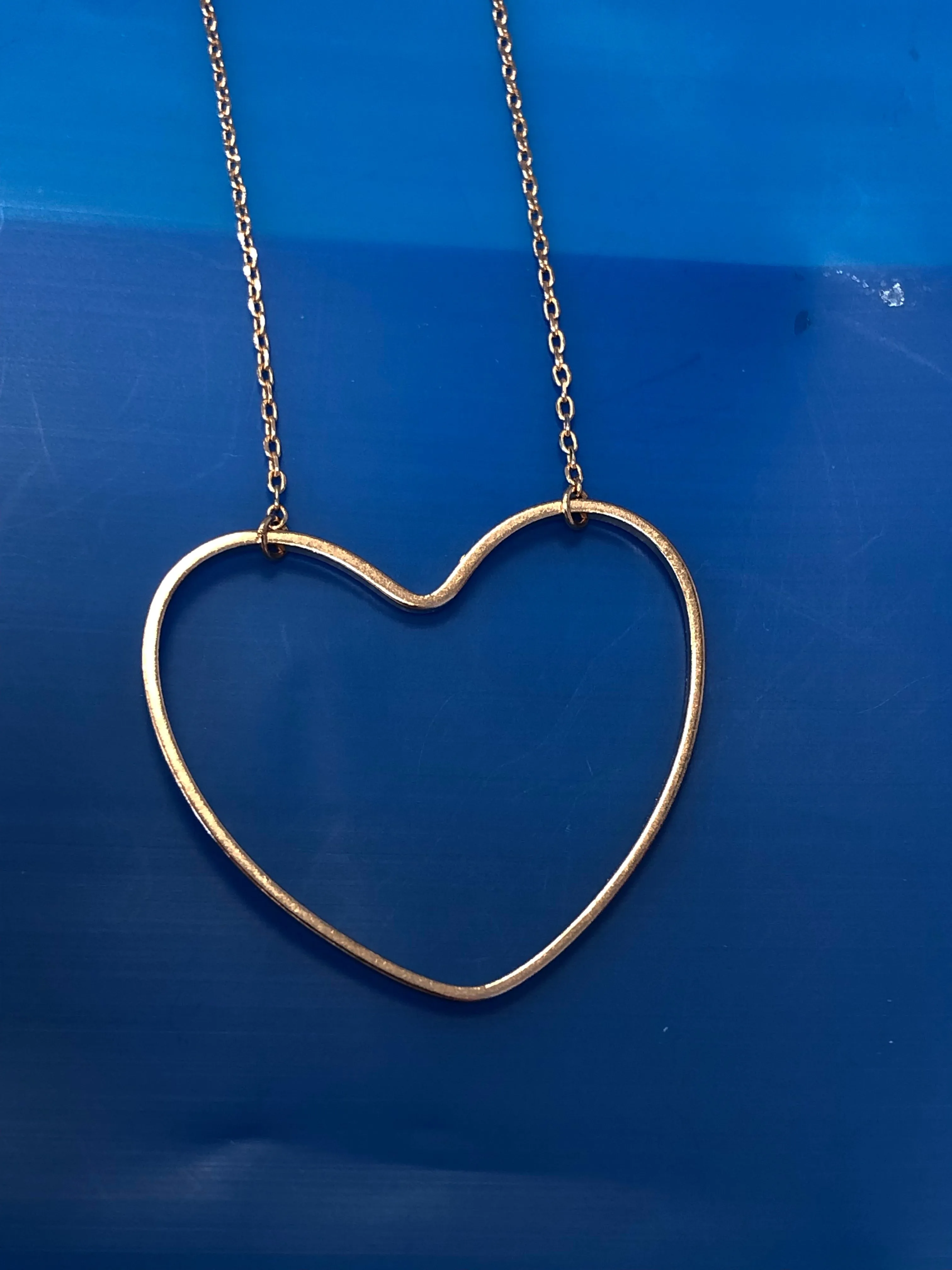 HEART OUTLINE NECKLACE