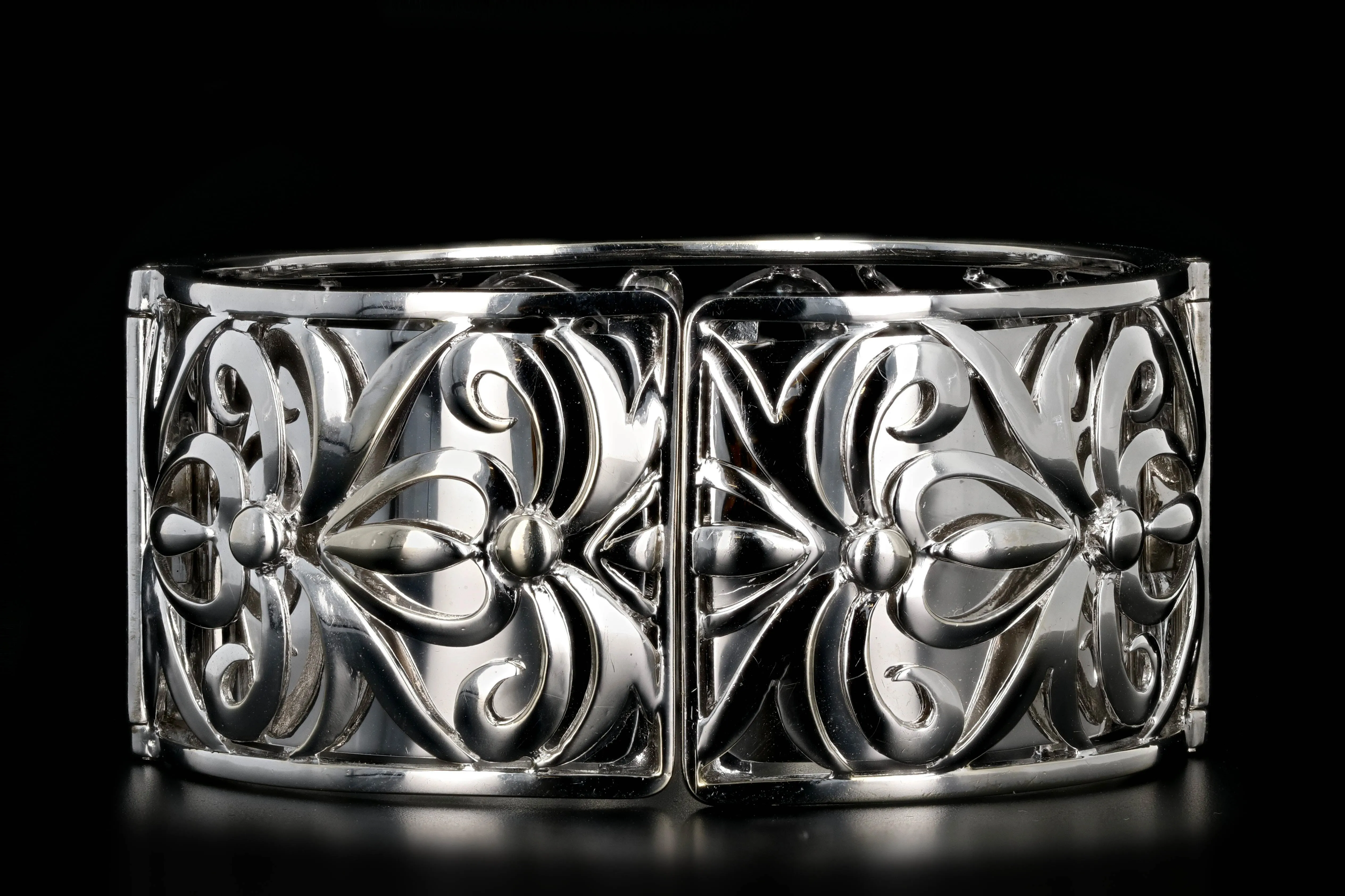 Modern 18K White Gold 5 Carat Diamond Bangle