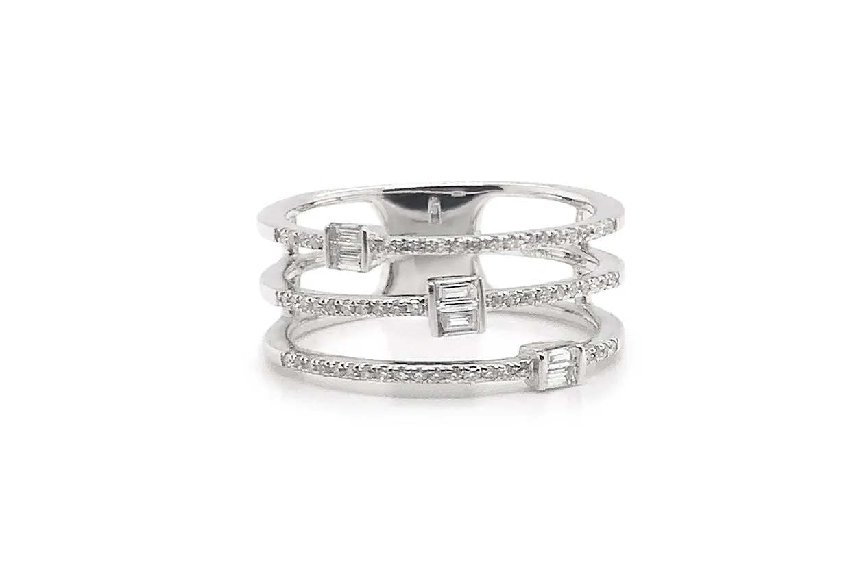 Ring 14kt White Gold Triple Diamonds Band