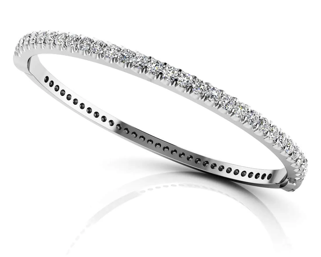 Shared Prong Oval Lab-Grown Diamond Bangle with 2.99 ct.(finished) 3.1mm