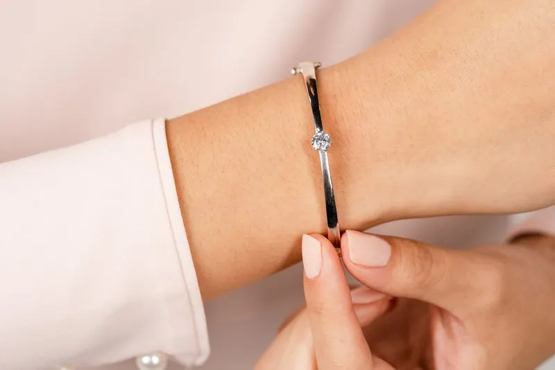 Single Shiny Diamond Bangle Bracelet with 0.75 ct.(finished) 5.7mm