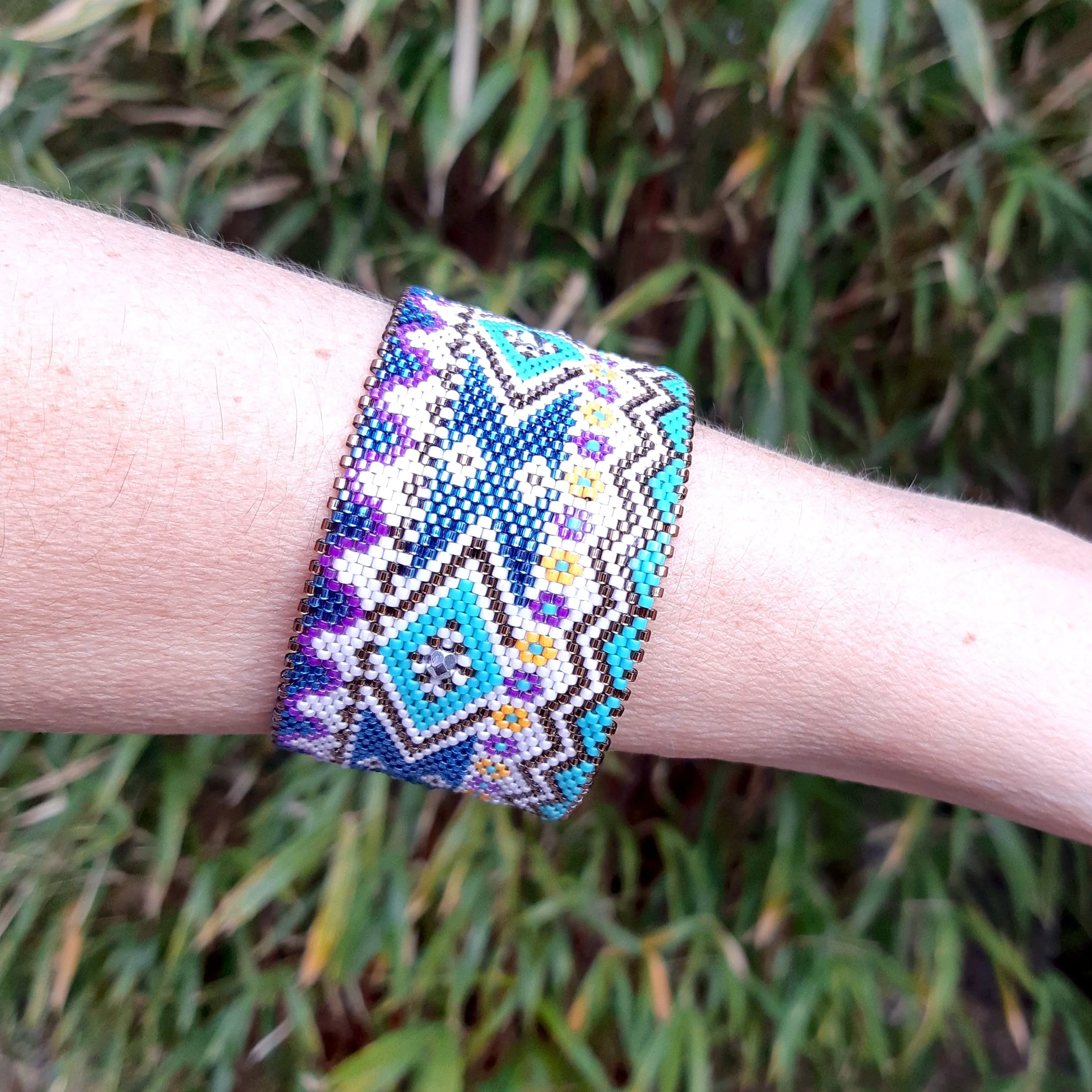 Vertical Peyote Pattern - Bracelet HENRIETTA