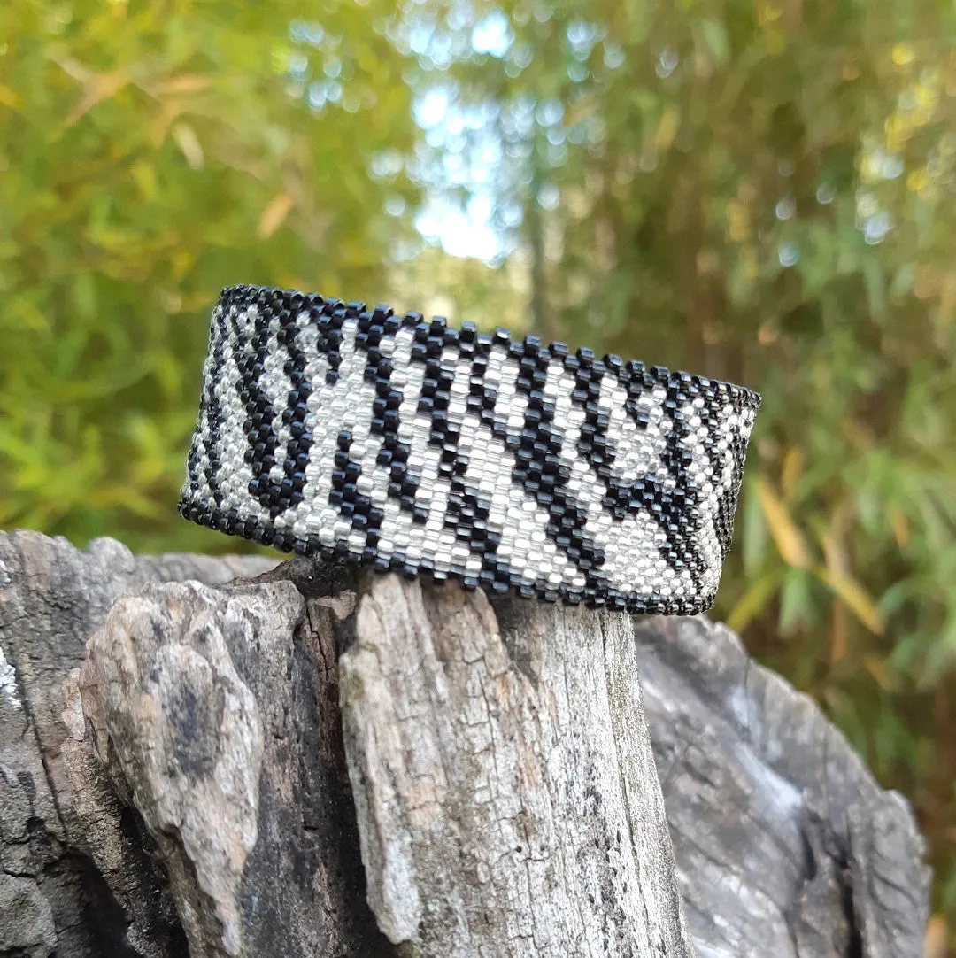 Vertical Peyote Pattern - Bracelet ZEBRE