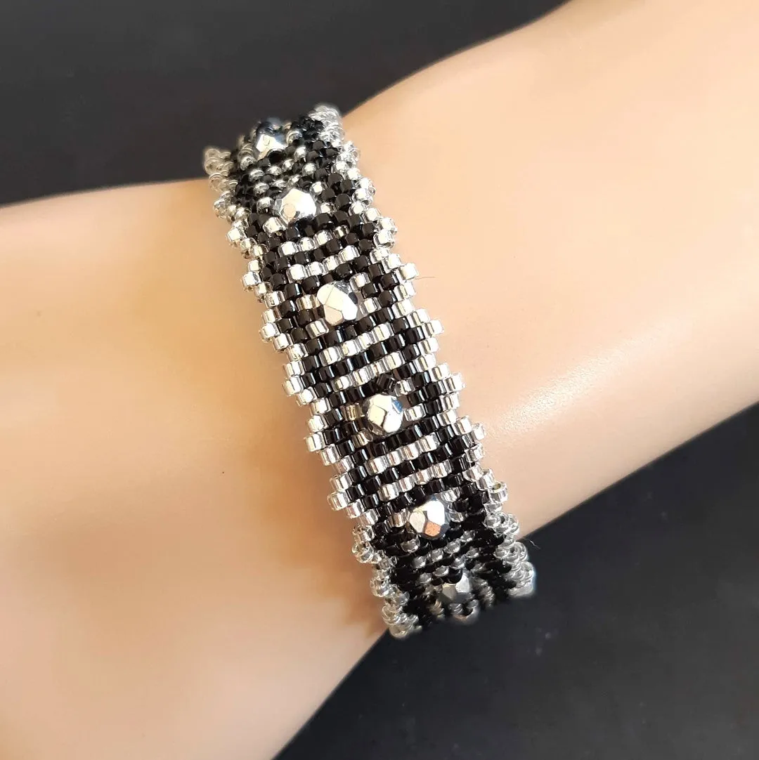 Vertical Peyote Pattern - Bracelet ZEBRE