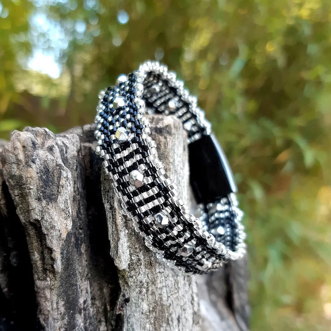 Vertical Peyote Pattern - Bracelet ZEBRE