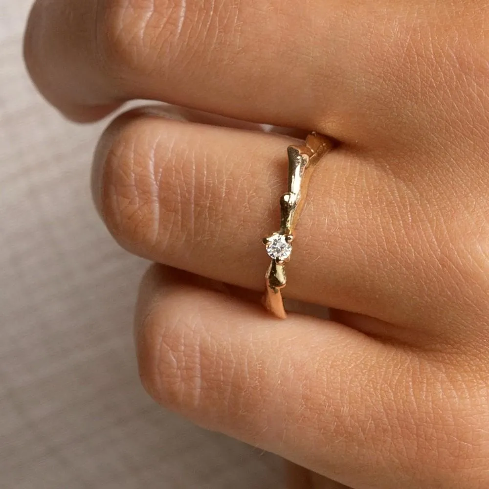 Women's solid white gold ring