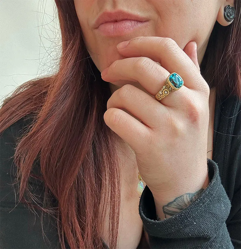 Yellow Gold and Blue Zircon "Vila" Ring