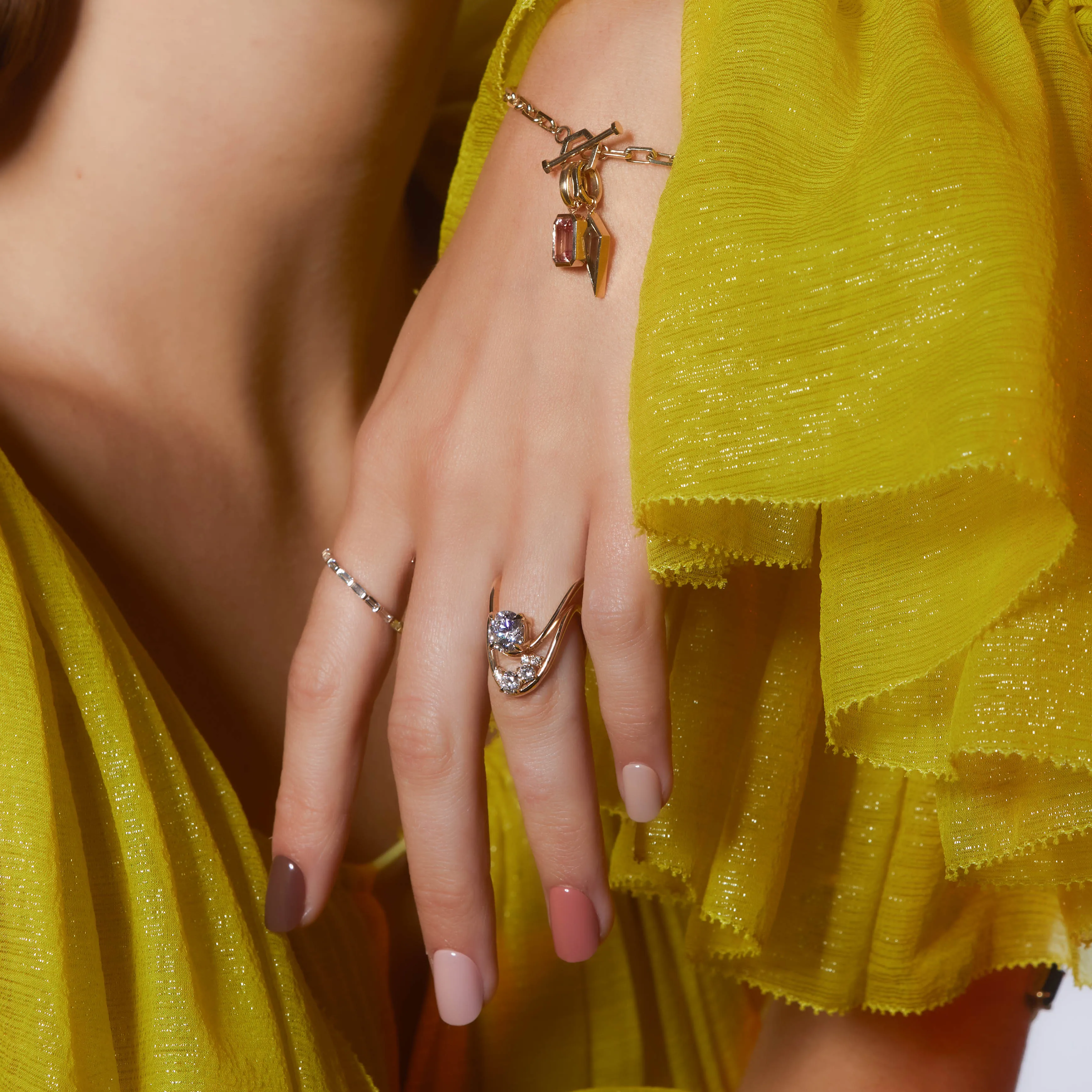 Zaha Cluster Deep Curve Ring